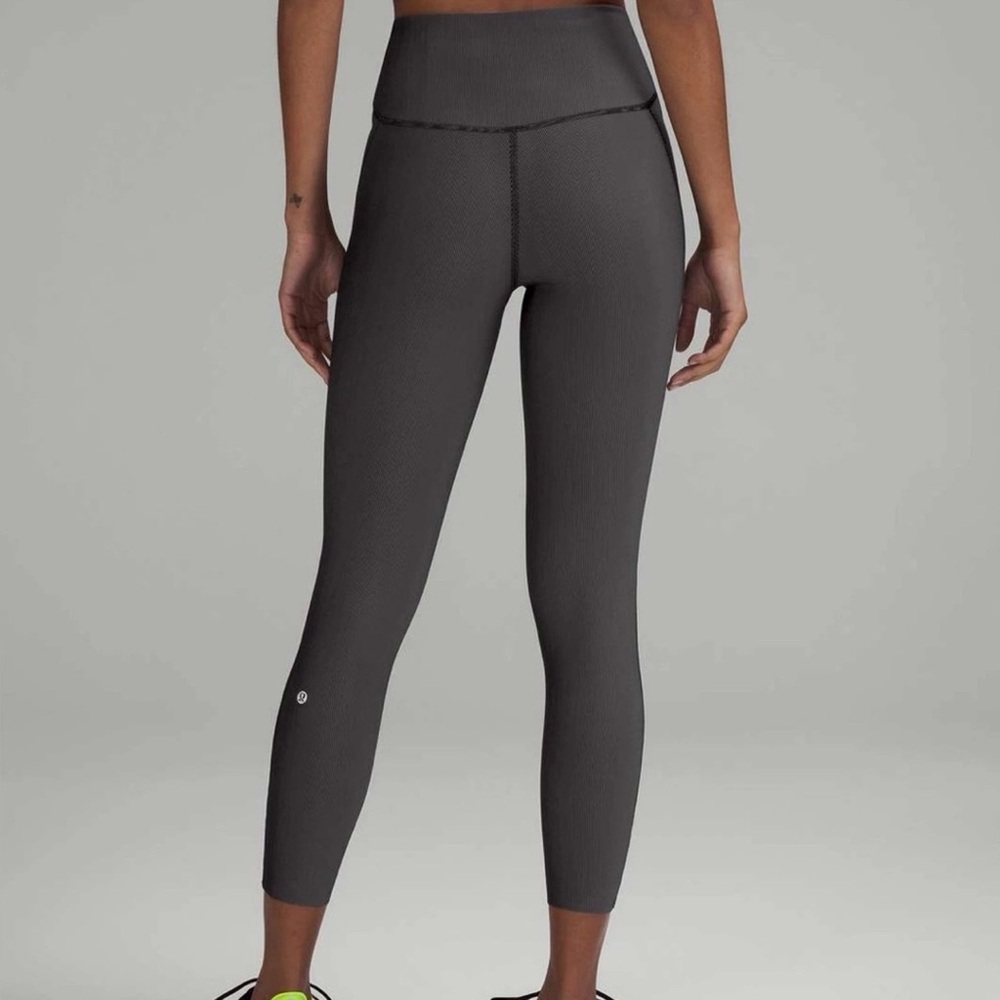 Lululemon Base Pace High-Rise Tight 25” Size 6 in Two-Tone Ribbed Black & Grey